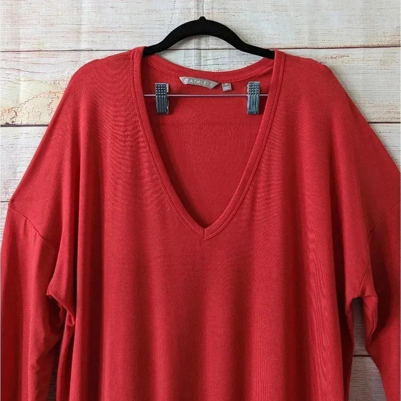 Athleta Size XL Cloudlight V Neck Tee Red Drop Shoulder Curved Hem Stretchy - Picture 3 of 11